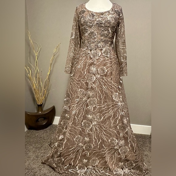Mac Duggal long sleeve embroidered gown - Picture 3 of 8